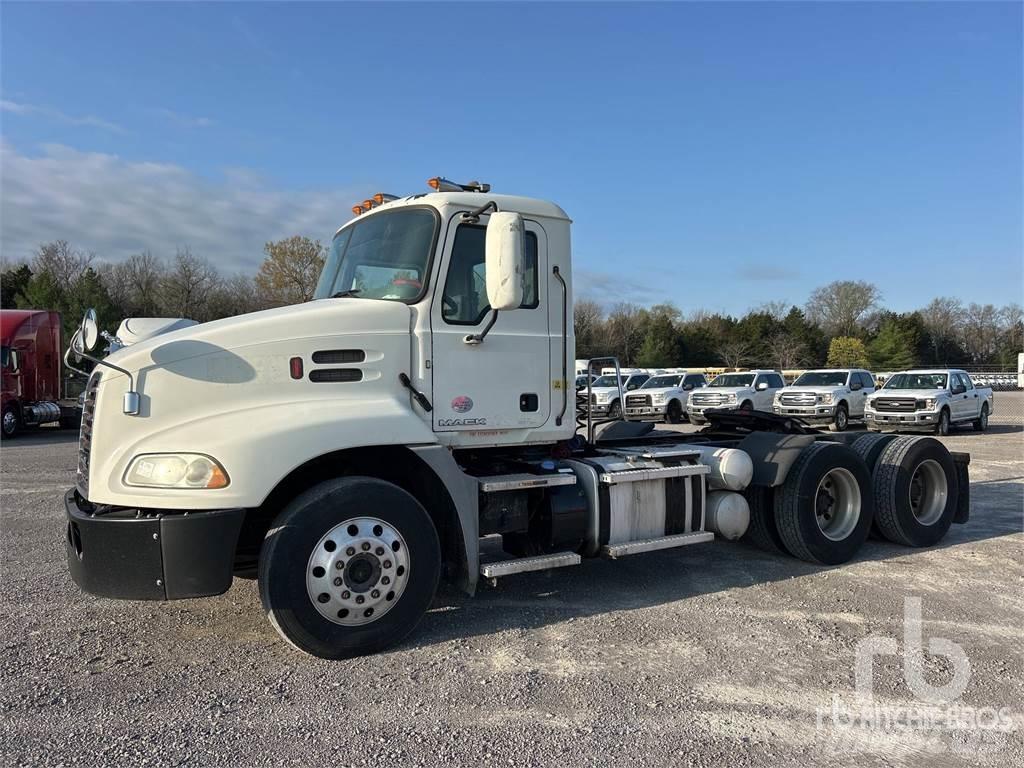 Mack CXU613 트랙터 유닛