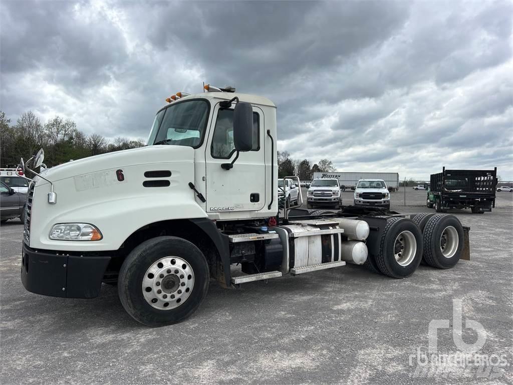 Mack CXU613 트랙터 유닛