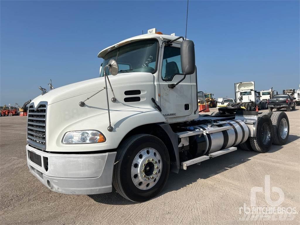 Mack CXU613 트랙터 유닛