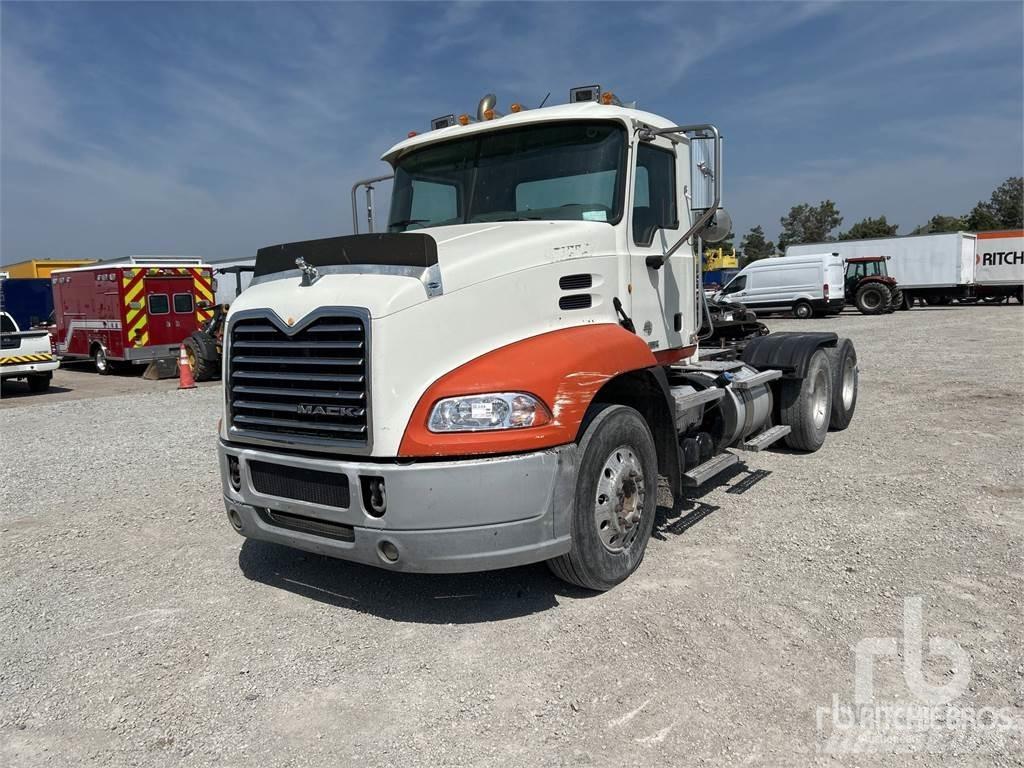 Mack CXU613 트랙터 유닛