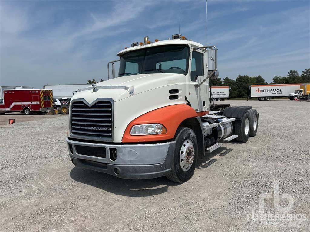 Mack CXU613 트랙터 유닛