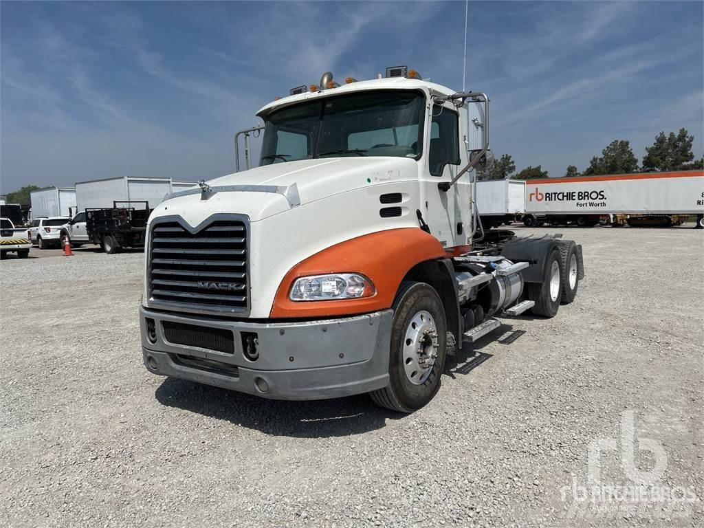 Mack CXU613 트랙터 유닛