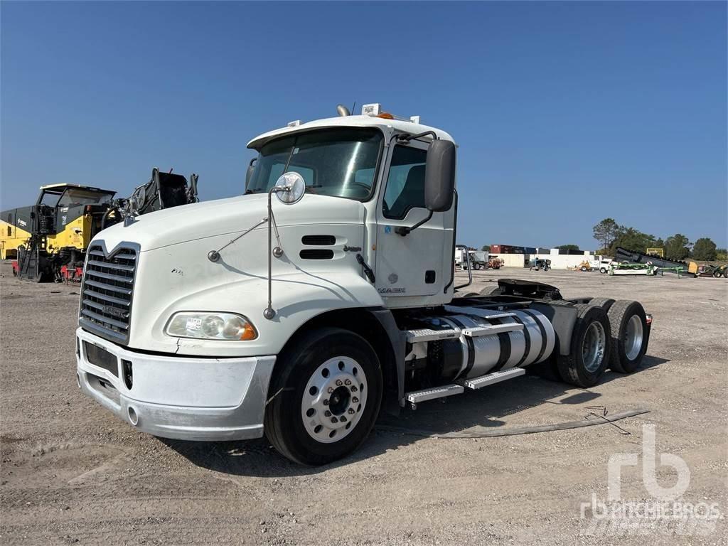 Mack CXU613 트랙터 유닛