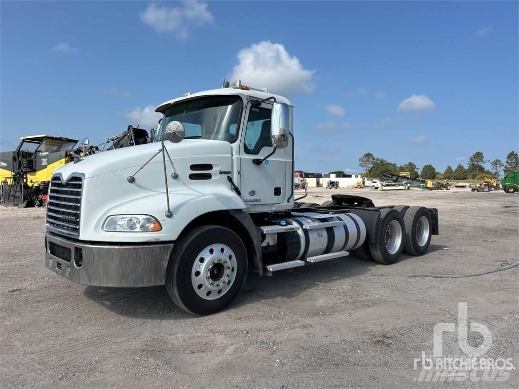 Mack CXU613 트랙터 유닛