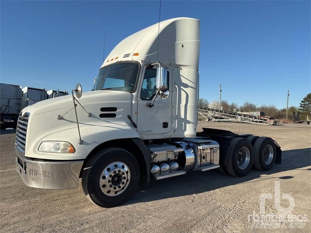 Mack CXU613 트랙터 유닛