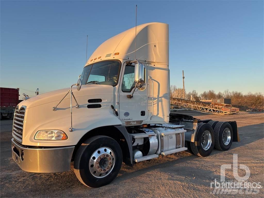 Mack CXU613 트랙터 유닛