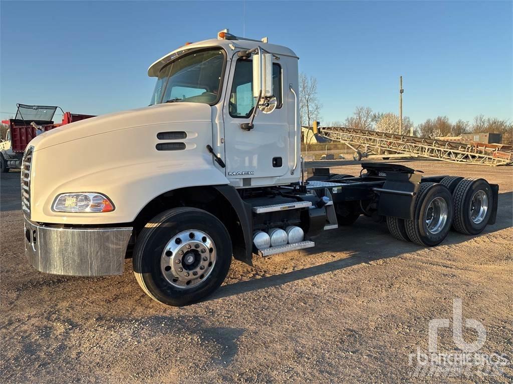 Mack CXU613 트랙터 유닛