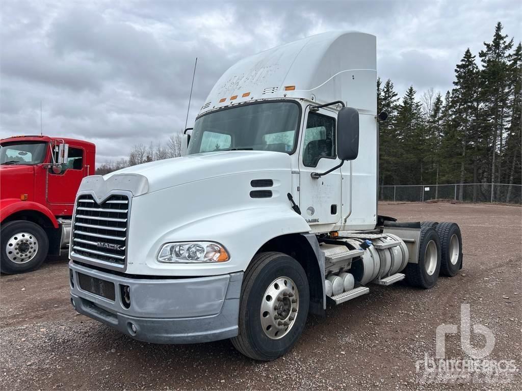 Mack CXU613 트랙터 유닛