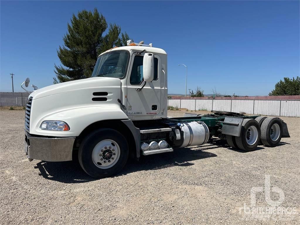 Mack CXU613 트랙터 유닛
