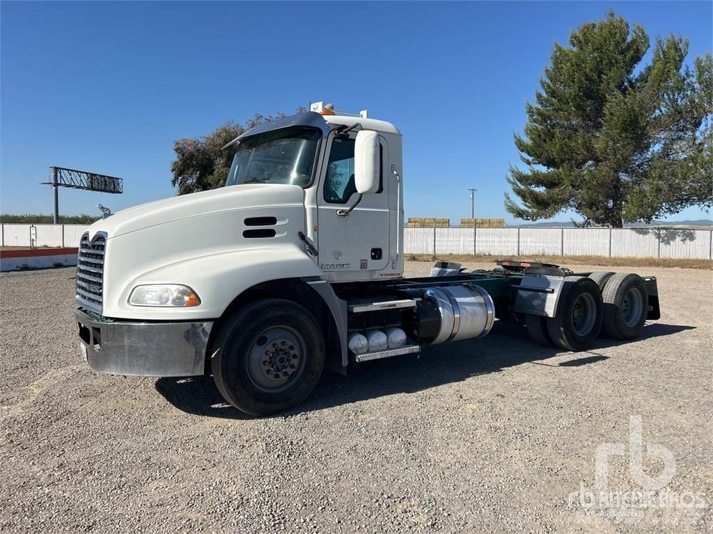 Mack CXU613 트랙터 유닛