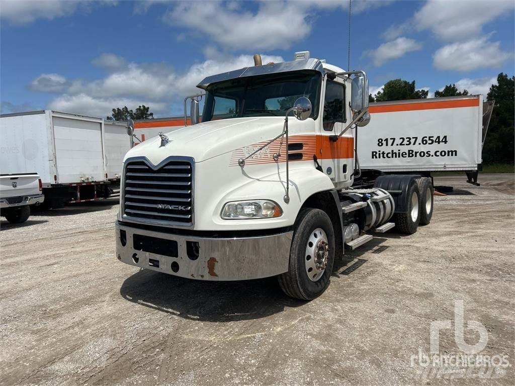 Mack CXU613 트랙터 유닛