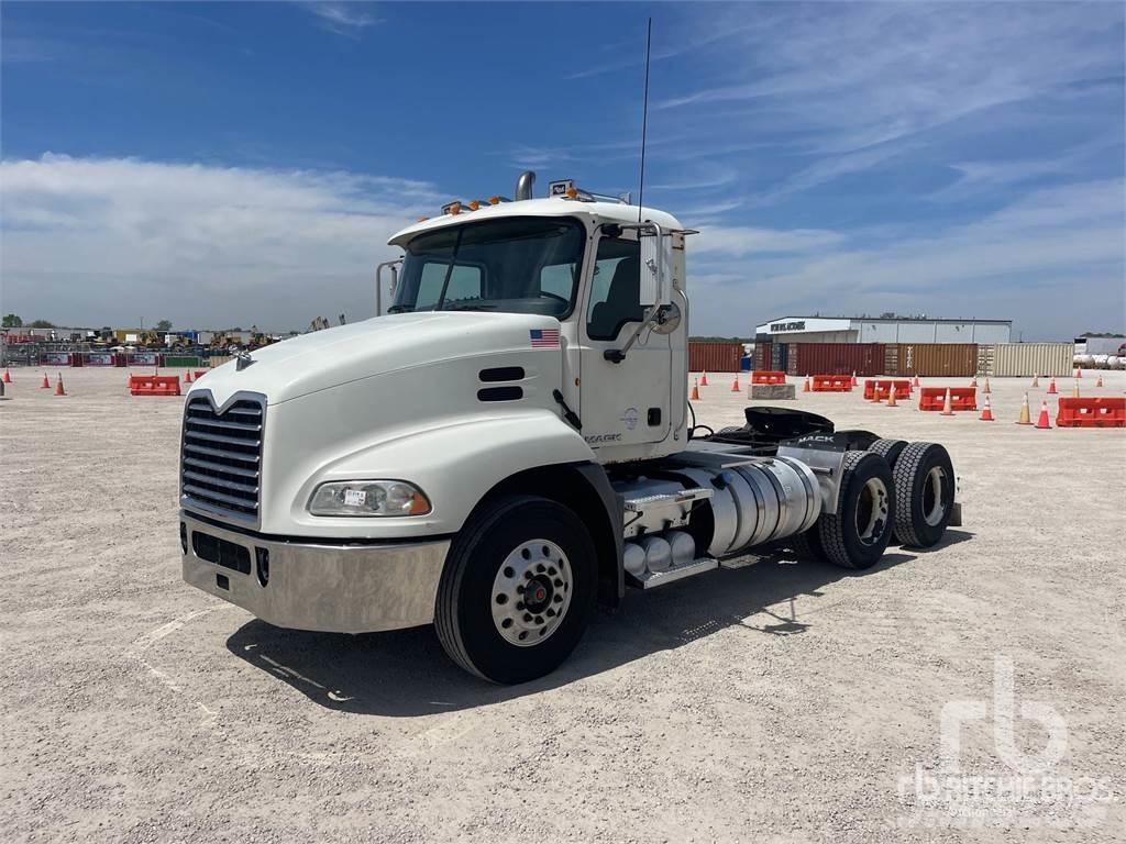 Mack CXU613 트랙터 유닛