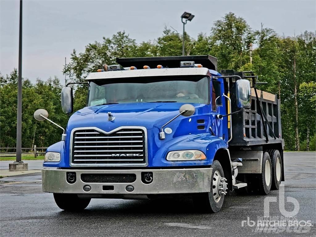 Mack CXU613T 덤프 트럭