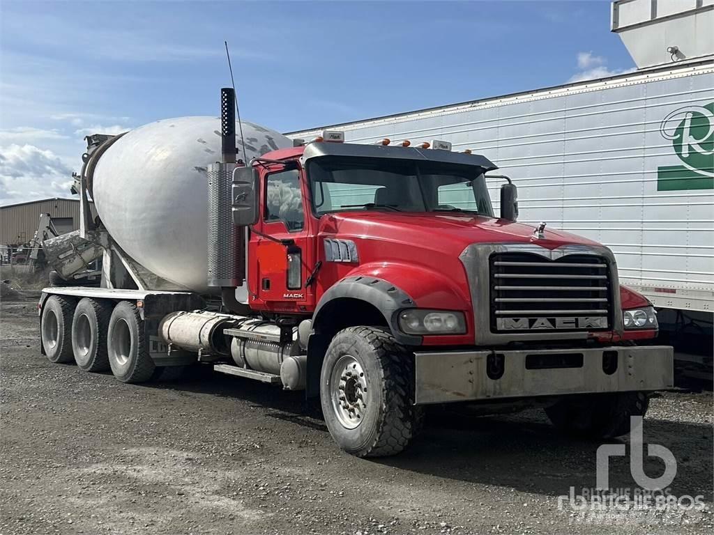 Mack GU713 콘크리트 믹서트럭