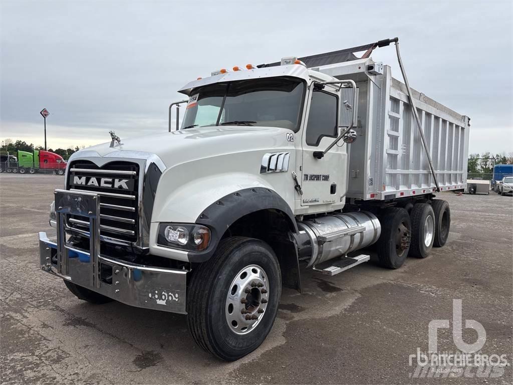 Mack GU713 덤프 트럭