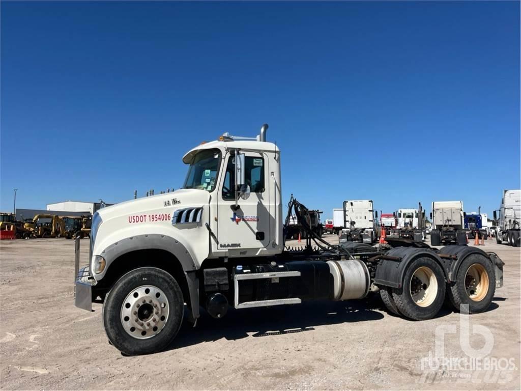 Mack GU713 트랙터 유닛