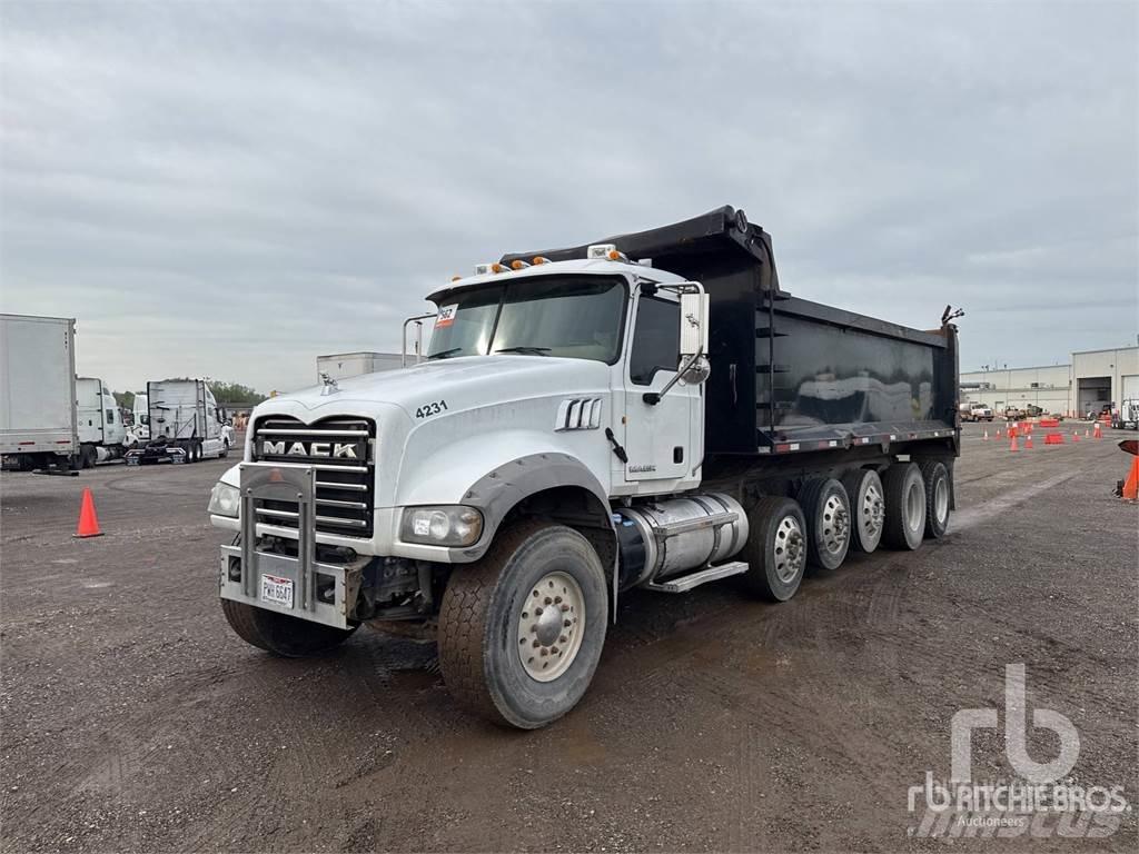 Mack GU713 덤프 트럭