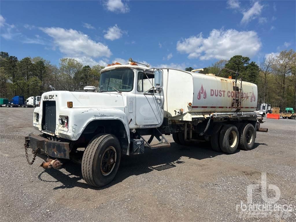 Mack RD685S 급수차
