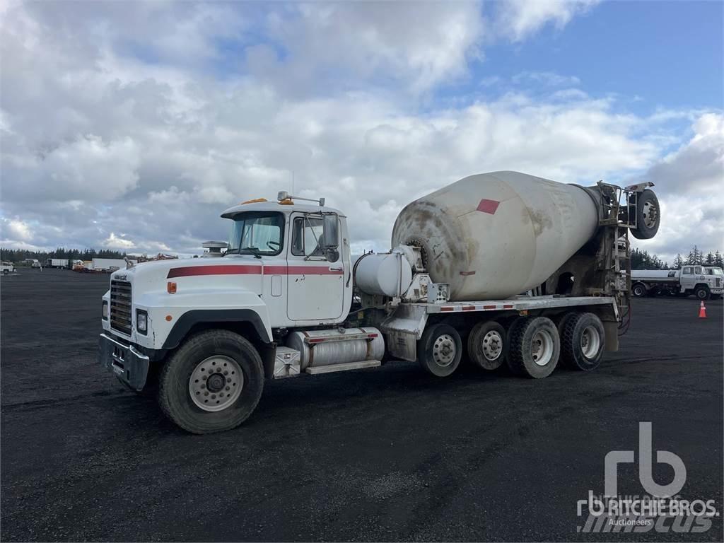 Mack RD688S 콘크리트 믹서트럭