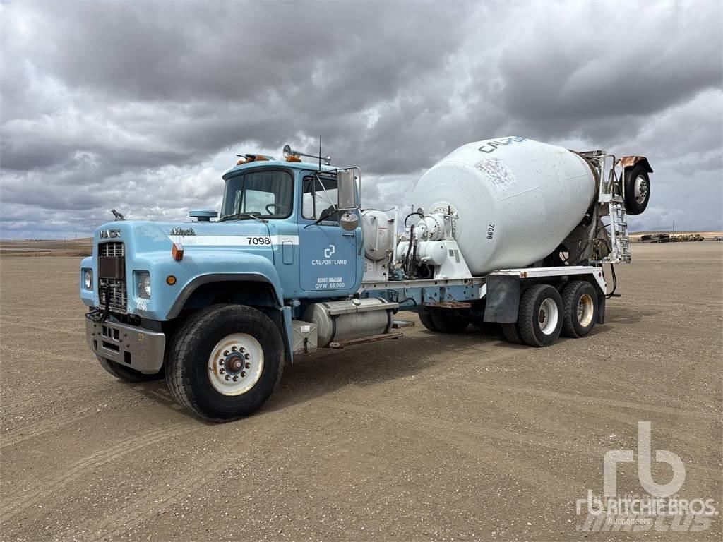 Mack RD690S 콘크리트 믹서트럭