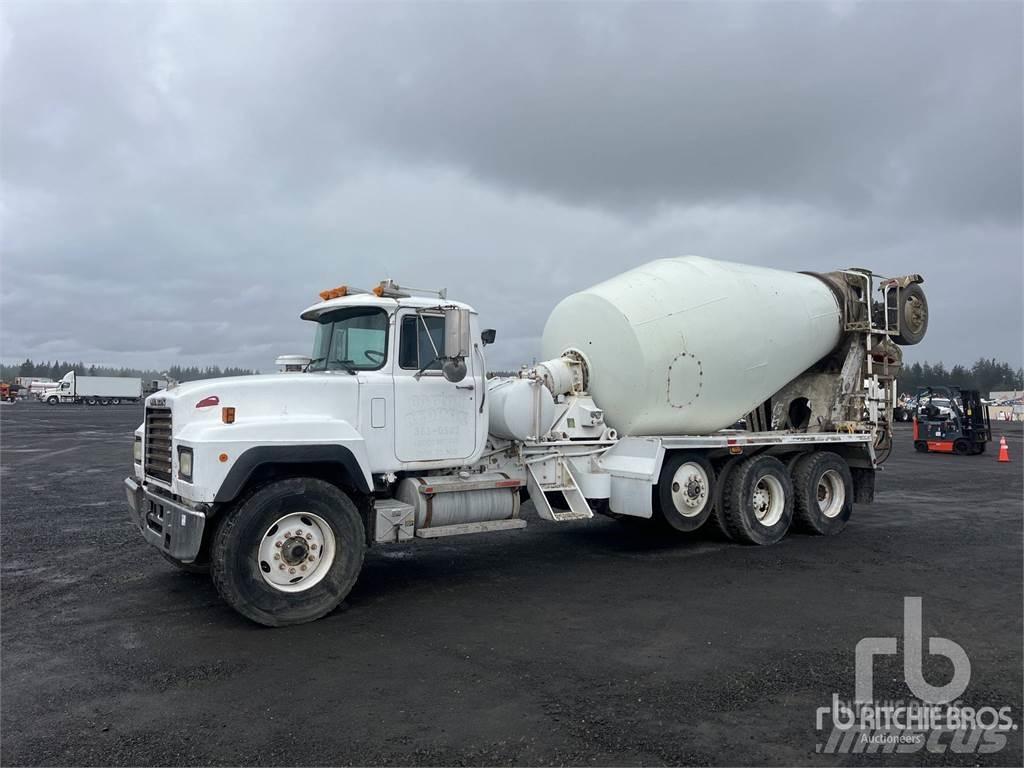 Mack RD690S 콘크리트 믹서트럭