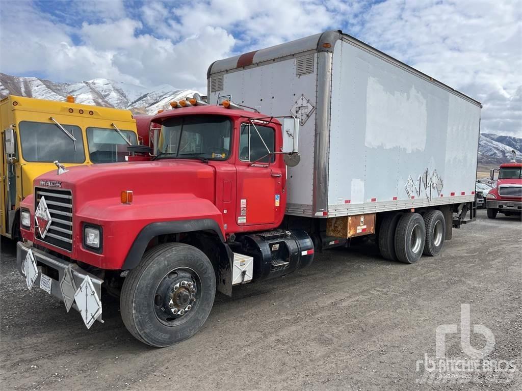 Mack RD69OS 패널 화물차
