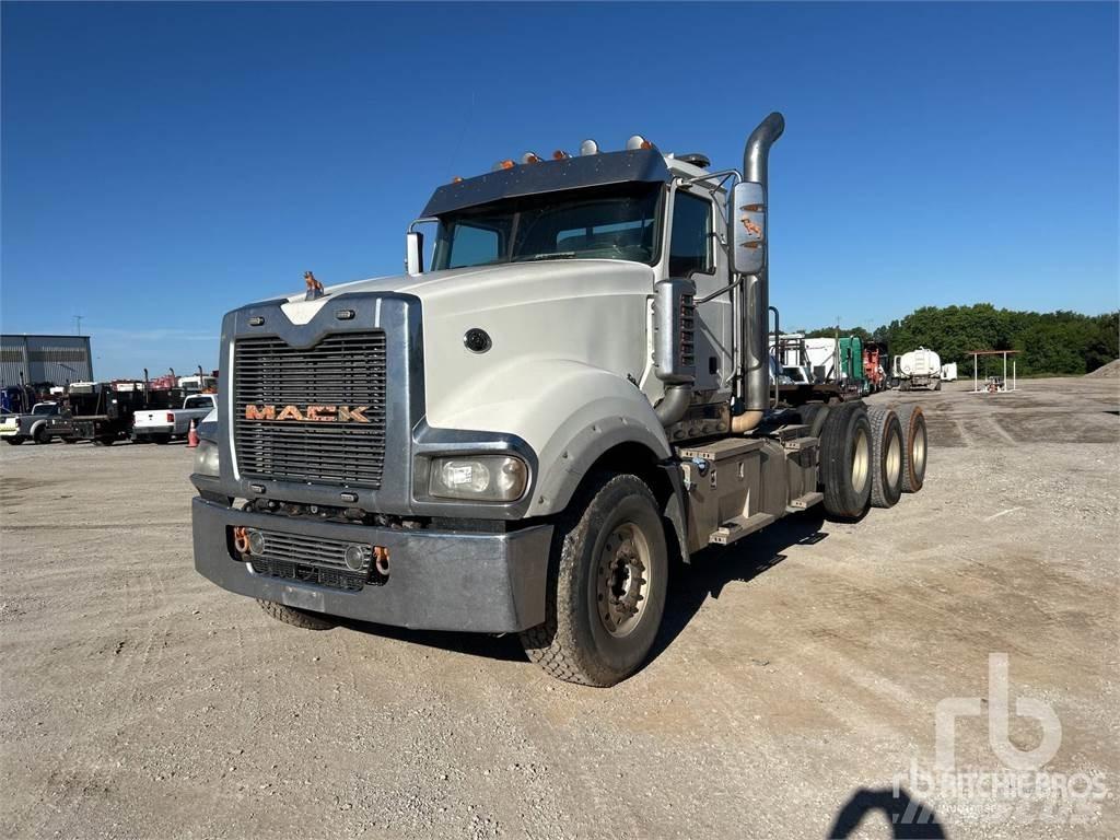 Mack TD713 트랙터 유닛