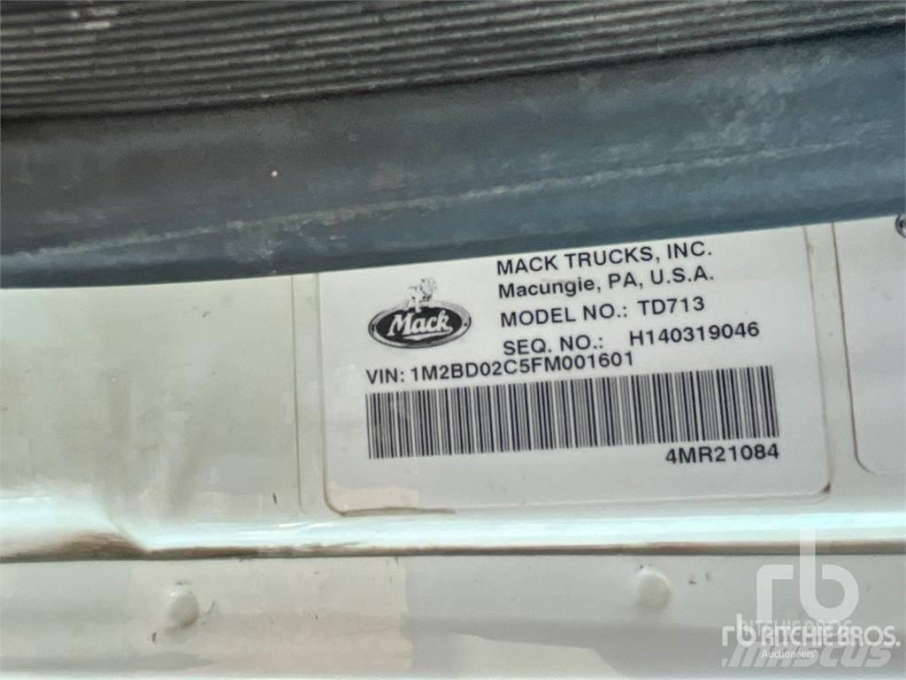 Mack TD713 트랙터 유닛