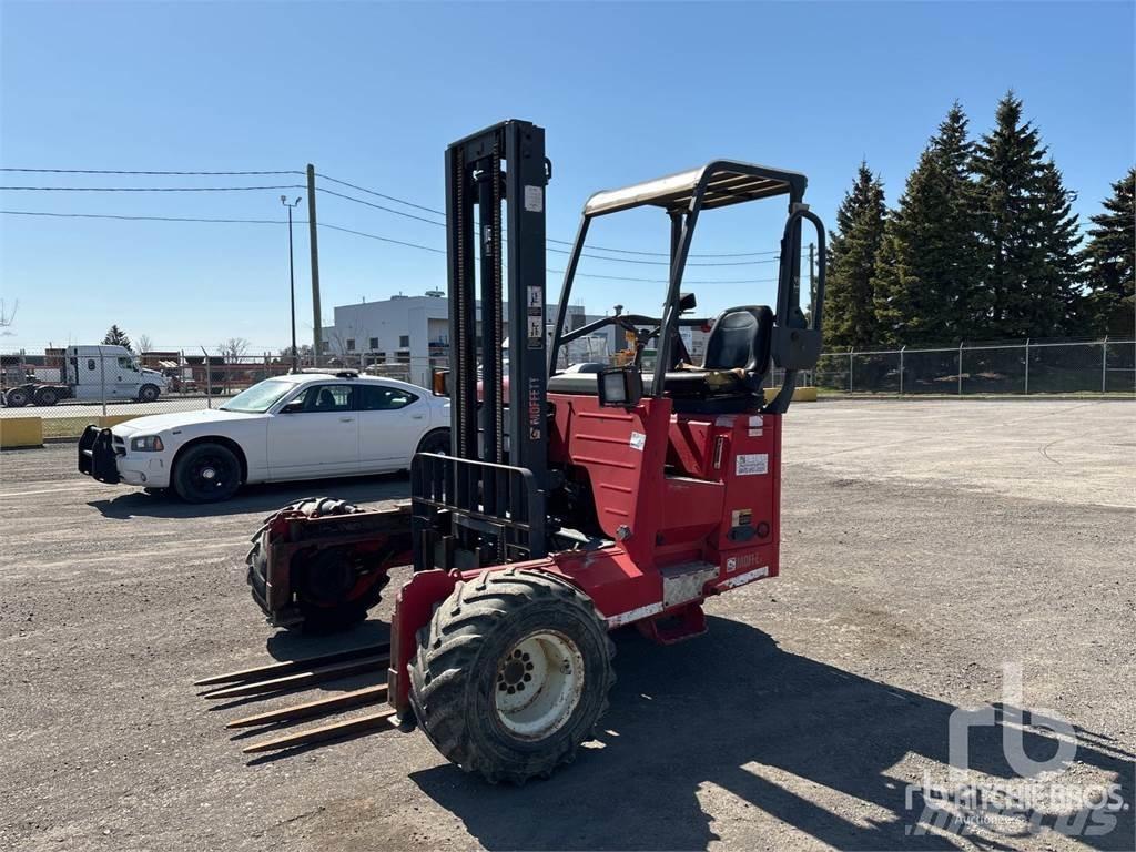 Moffett M55 험지용 트럭