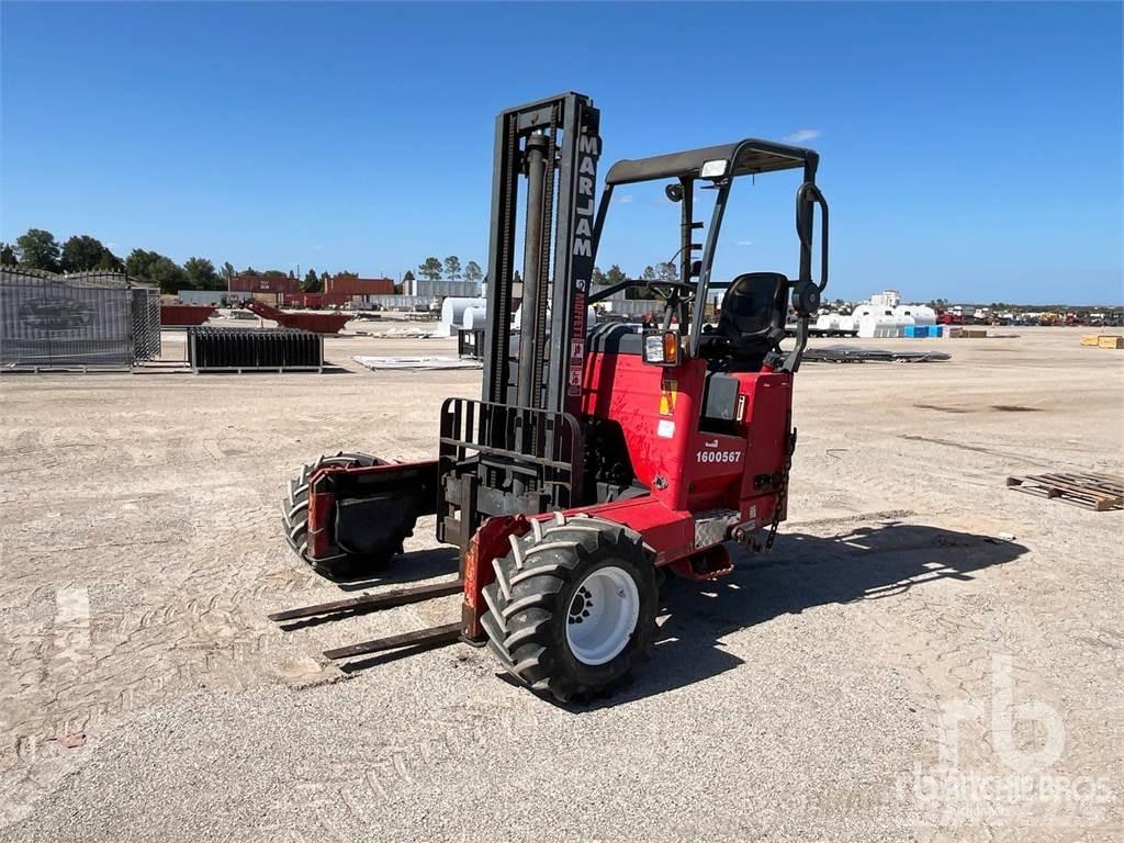 Moffett M55 험지용 트럭