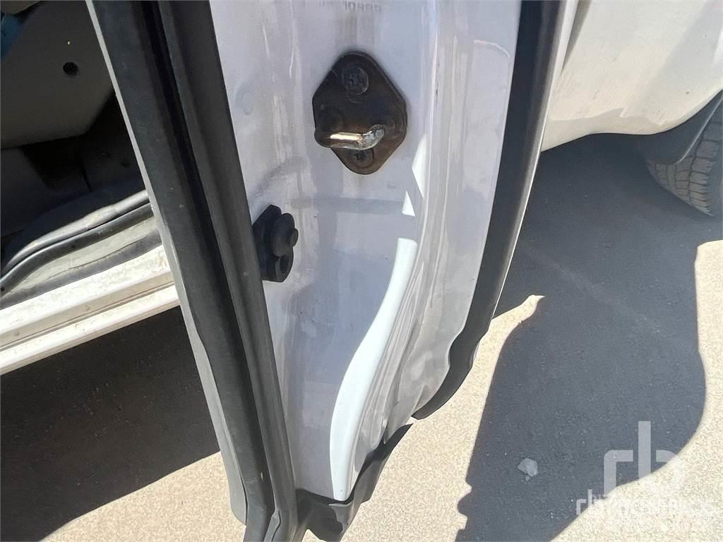 Nissan FRONTIER 픽업/드롭사이드