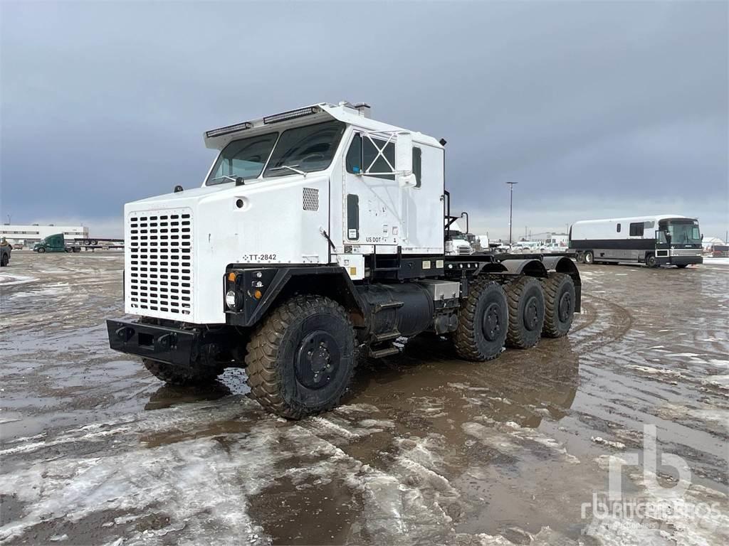 Oshkosh M1070 플랫베드/윈치 트럭