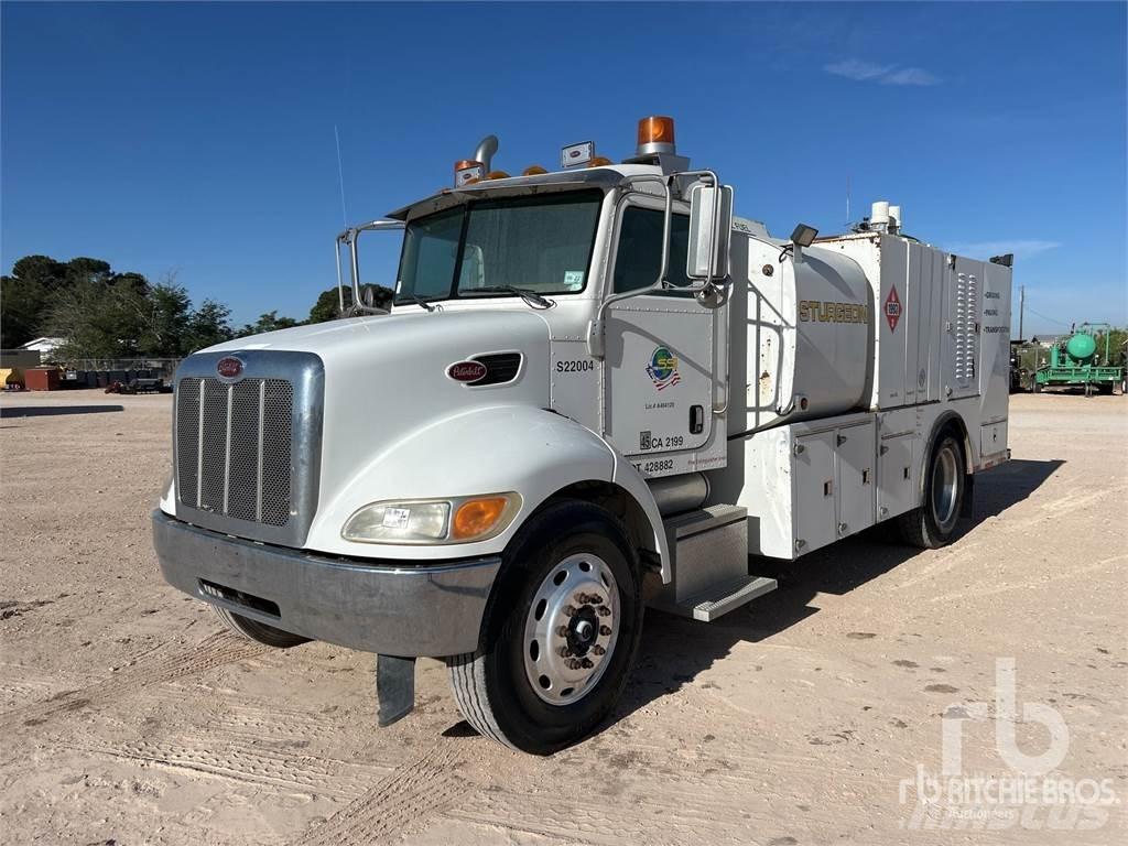 Peterbilt 335 탱커 트럭