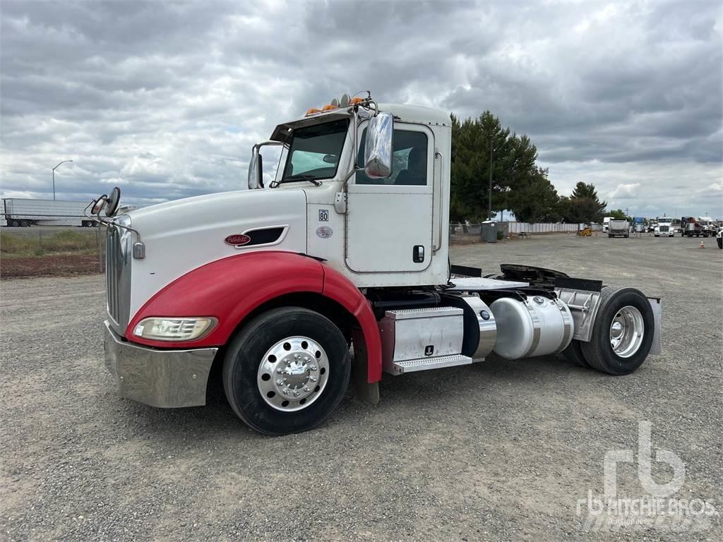 Peterbilt 384 트랙터 유닛
