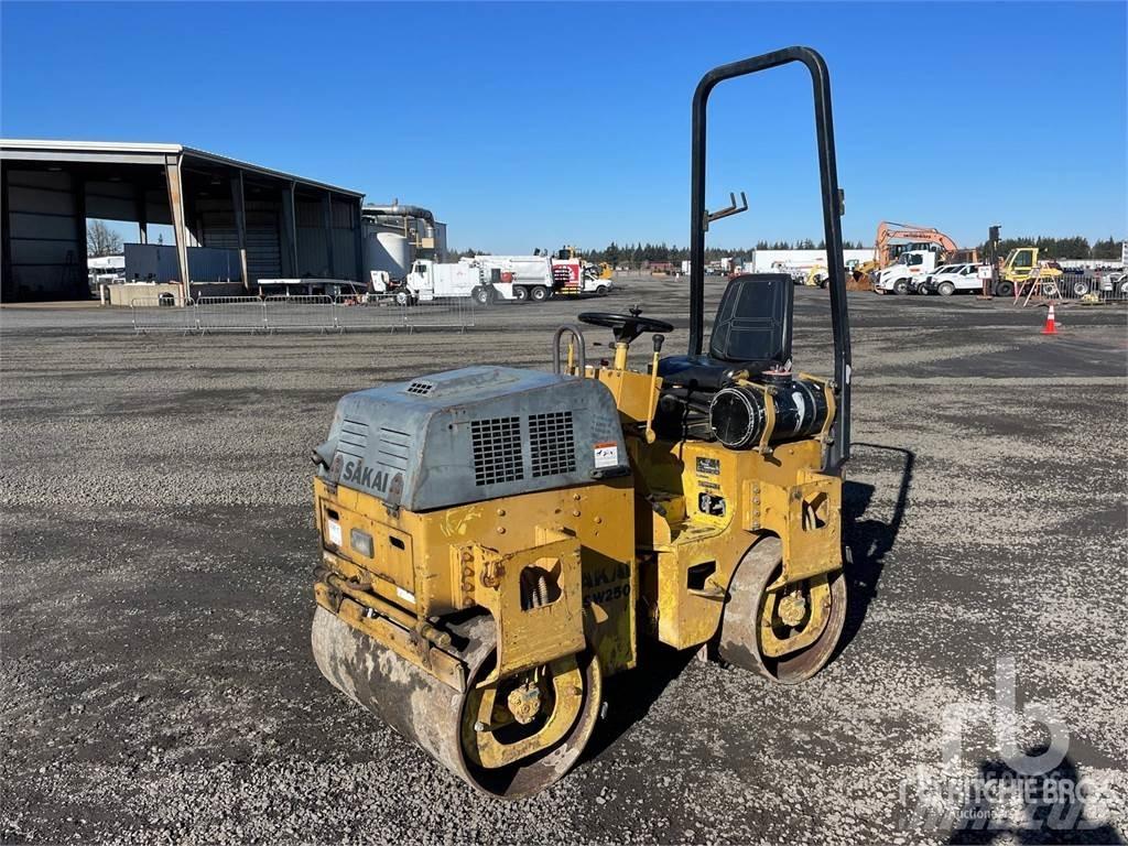 Sakai SW250 트윈 드럼 롤러