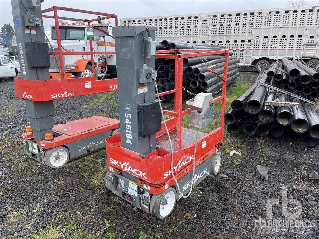SkyJack SJ12 관절형 전동이동 리프트