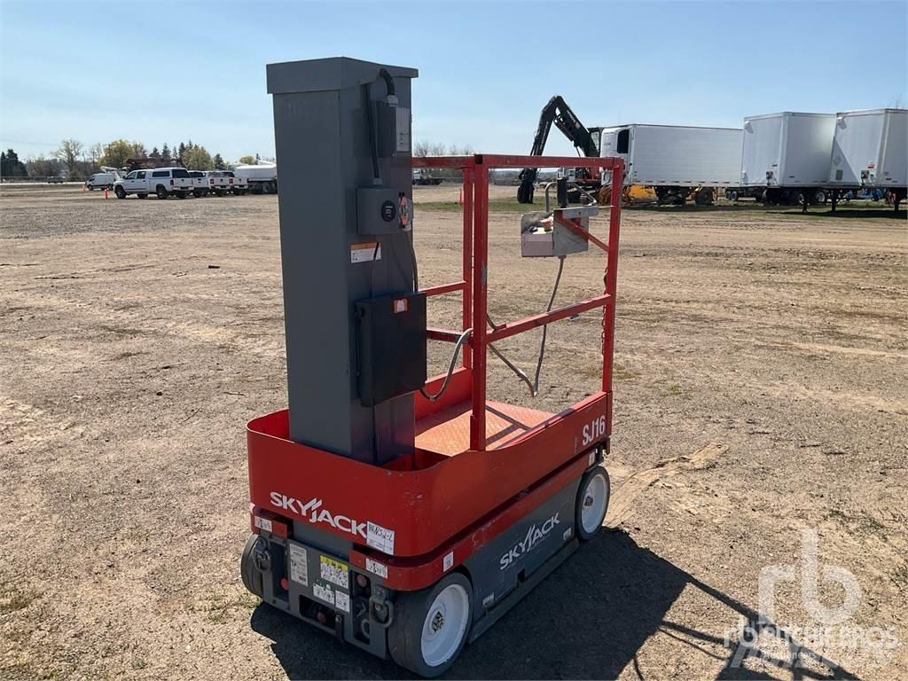 SkyJack SJ16 관절형 전동이동 리프트