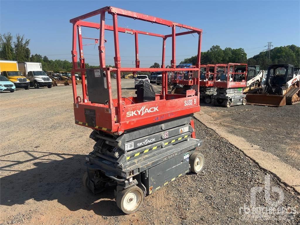SkyJack SJ3219 가위형 리프트