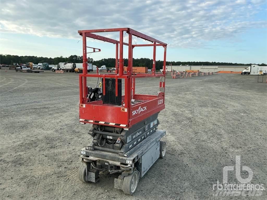SkyJack SJ3219 가위형 리프트