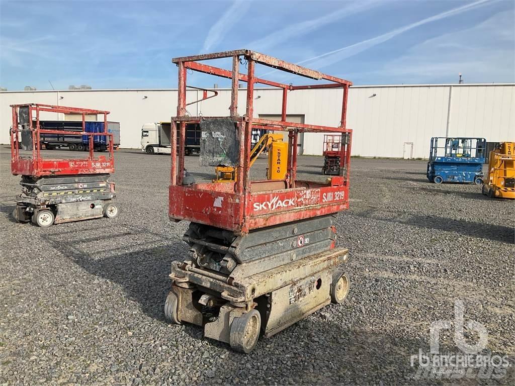 SkyJack SJ3219 가위형 리프트