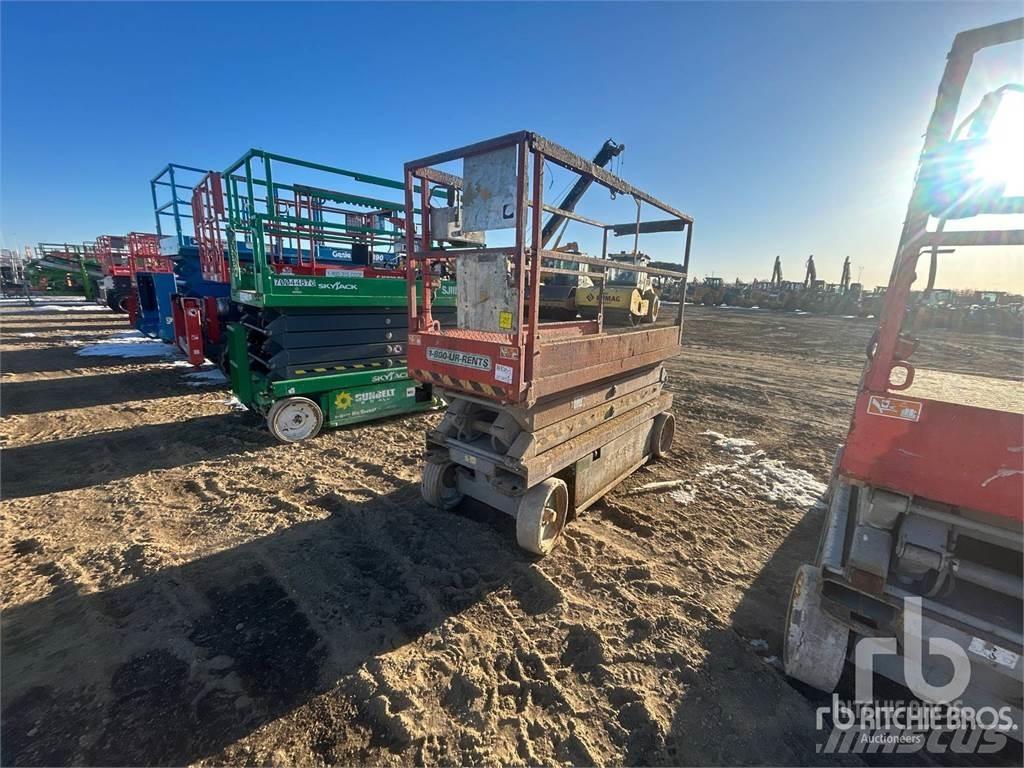 SkyJack SJ3220 가위형 리프트