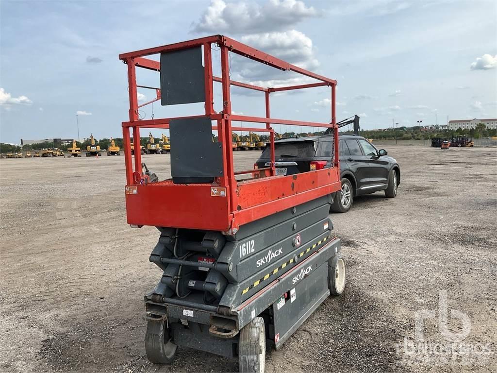 SkyJack SJ3226 가위형 리프트