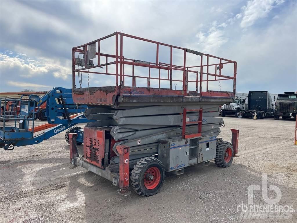 SkyJack SJ9250 가위형 리프트