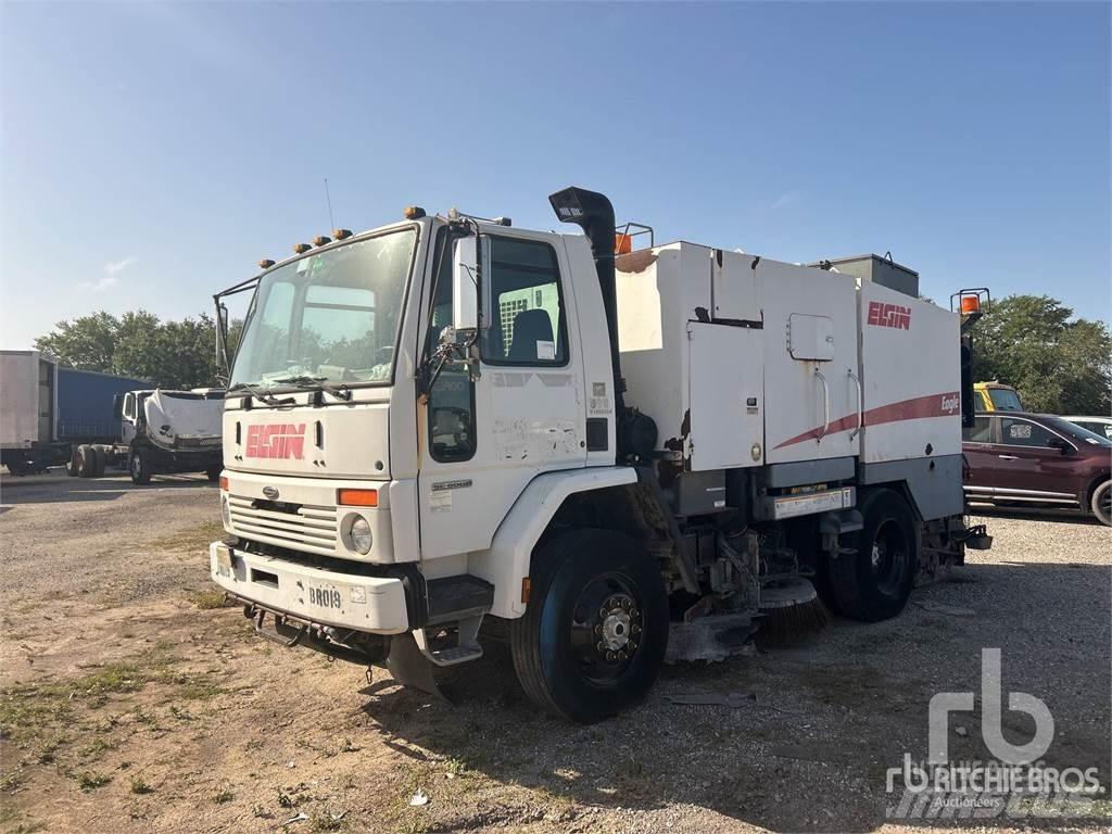 Sterling SC8000 청소 트럭