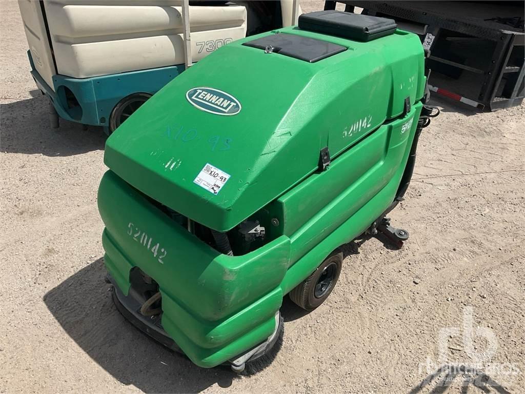 Tennant 5680 도로 청소차