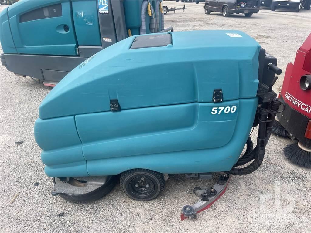 Tennant 5700 도로 청소차