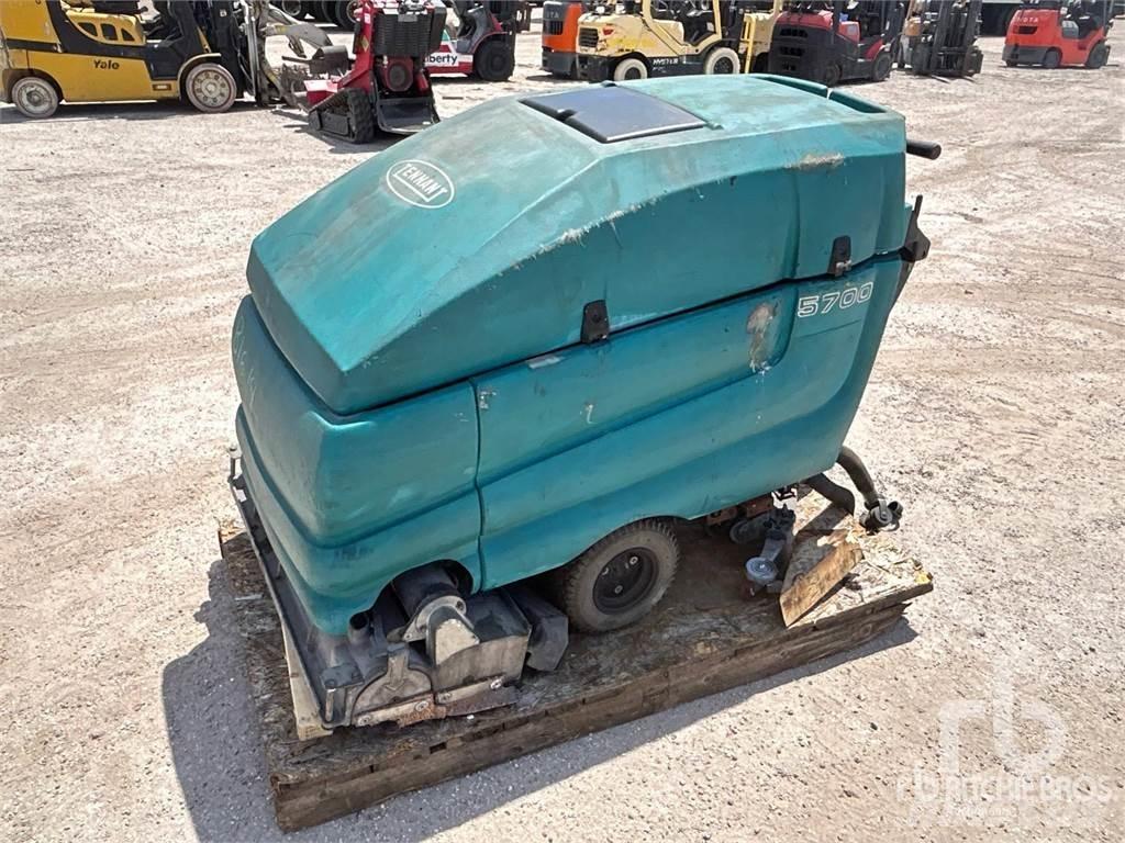 Tennant 5700 XP 도로 청소차