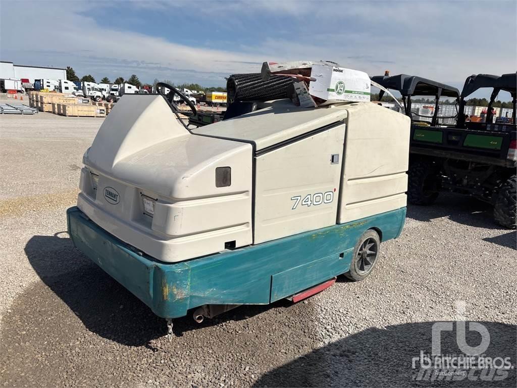 Tennant 7400 도로 청소차