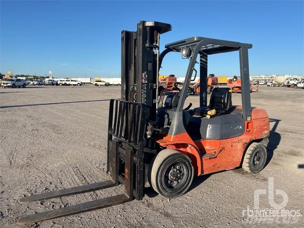 Toyota 7FDU30 디젤 지게차