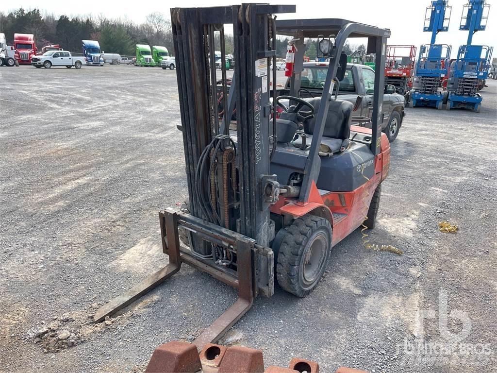 Toyota 7FGU25 디젤 지게차